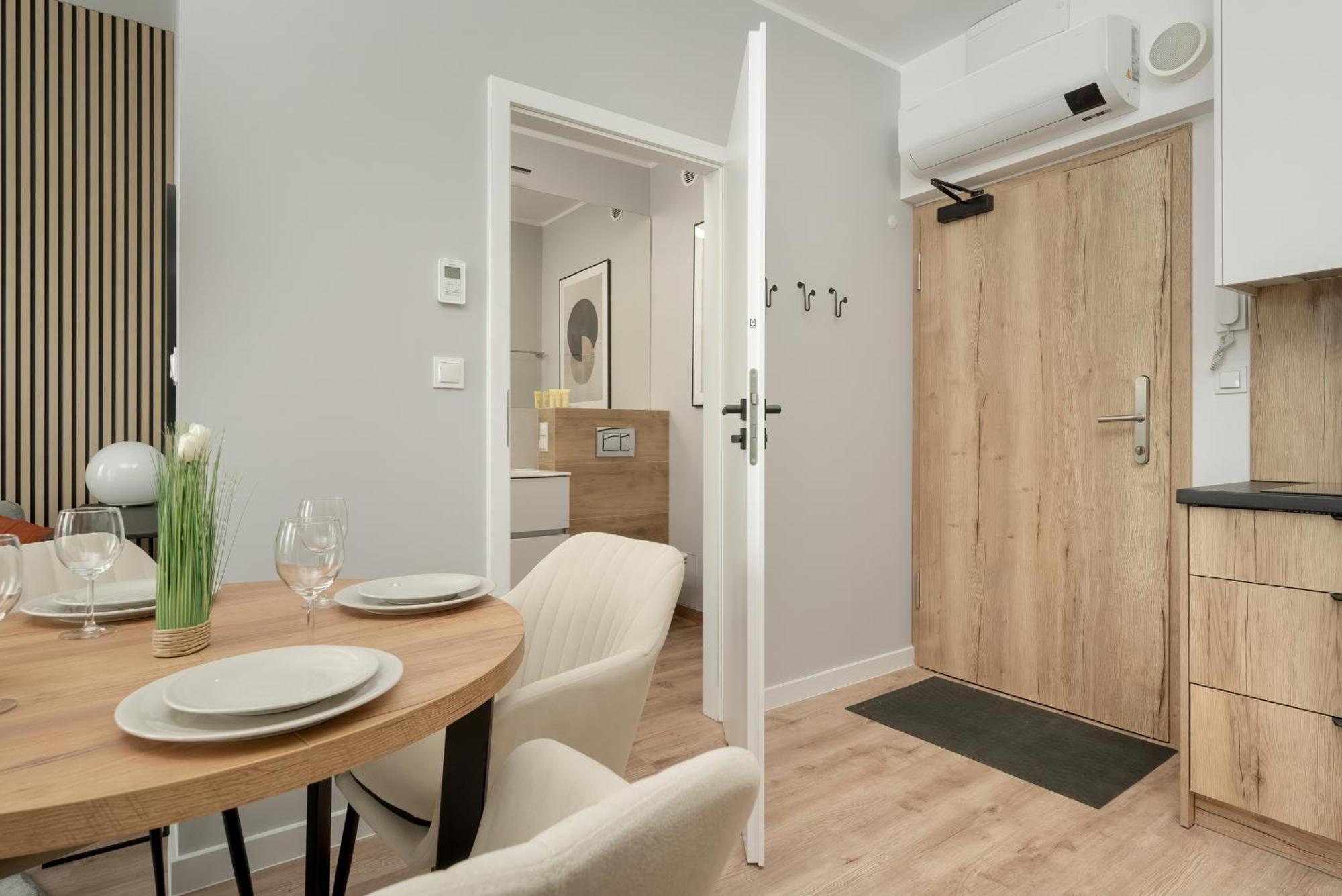 Apartamenty Zwycieska Z Klimatyzacja, Free Garage Wroclaw By Noclegi Renters Exterior photo